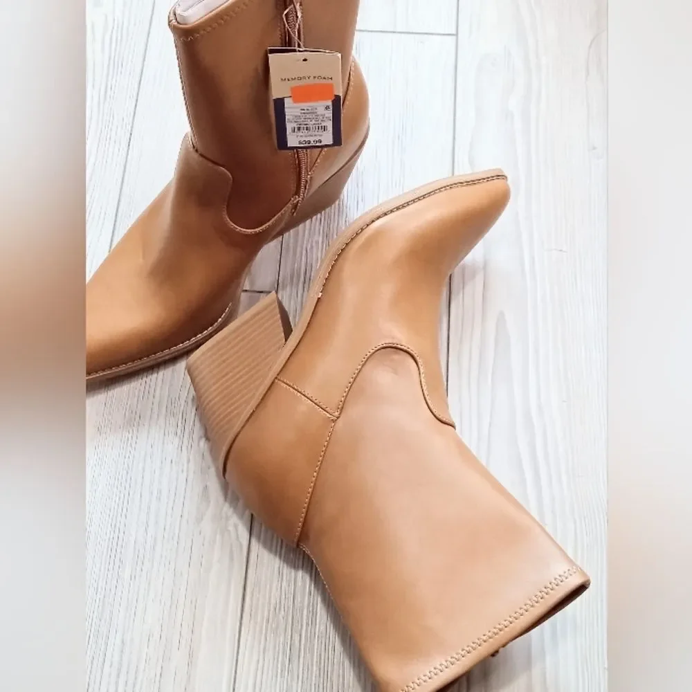 (16-4155)   Universal Thread Aubree Boots Sz 8